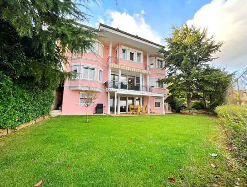 Madenler'de Satılık Villa